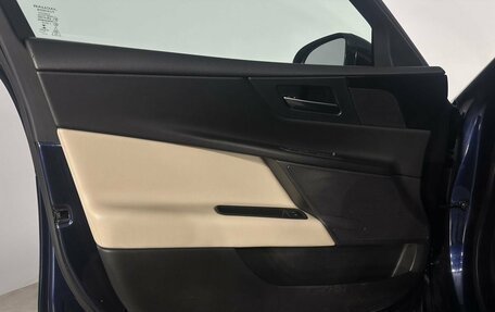 Jaguar XE I рестайлинг, 2016 год, 1 350 000 рублей, 15 фотография