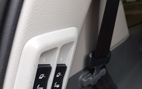 Toyota Land Cruiser Prado 150 рестайлинг 2, 2011 год, 3 500 000 рублей, 16 фотография