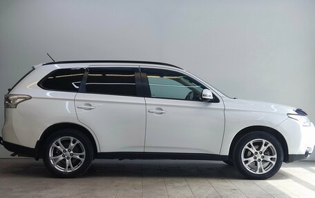 Mitsubishi Outlander III рестайлинг 3, 2013 год, 1 600 000 рублей, 4 фотография