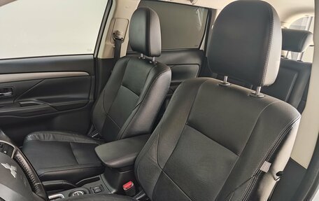 Mitsubishi Outlander III рестайлинг 3, 2013 год, 1 600 000 рублей, 16 фотография