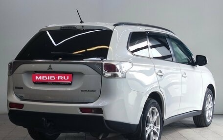 Mitsubishi Outlander III рестайлинг 3, 2013 год, 1 600 000 рублей, 5 фотография