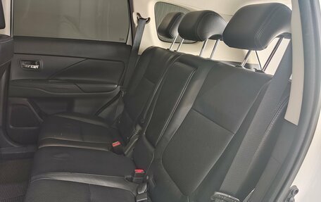 Mitsubishi Outlander III рестайлинг 3, 2013 год, 1 600 000 рублей, 19 фотография