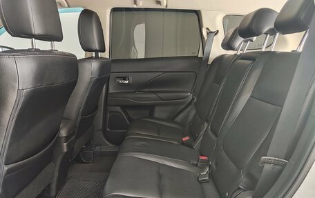 Mitsubishi Outlander III рестайлинг 3, 2013 год, 1 600 000 рублей, 18 фотография