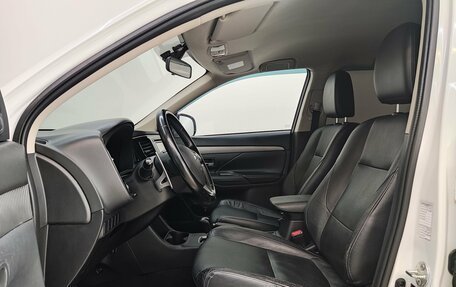 Mitsubishi Outlander III рестайлинг 3, 2013 год, 1 600 000 рублей, 15 фотография