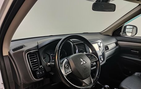 Mitsubishi Outlander III рестайлинг 3, 2013 год, 1 600 000 рублей, 14 фотография