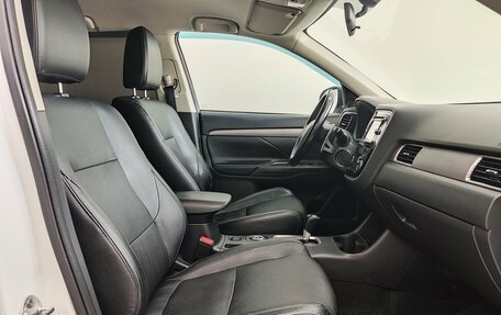 Mitsubishi Outlander III рестайлинг 3, 2013 год, 1 600 000 рублей, 21 фотография