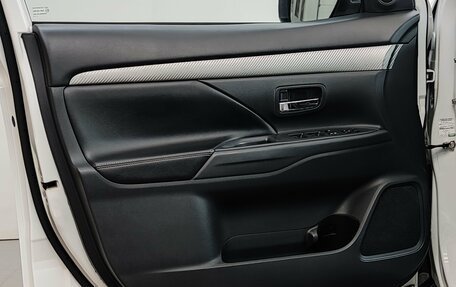 Mitsubishi Outlander III рестайлинг 3, 2013 год, 1 600 000 рублей, 29 фотография