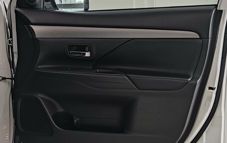 Mitsubishi Outlander III рестайлинг 3, 2013 год, 1 600 000 рублей, 30 фотография