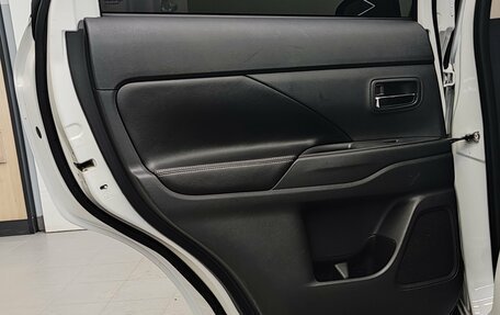 Mitsubishi Outlander III рестайлинг 3, 2013 год, 1 600 000 рублей, 31 фотография