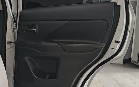 Mitsubishi Outlander III рестайлинг 3, 2013 год, 1 600 000 рублей, 32 фотография