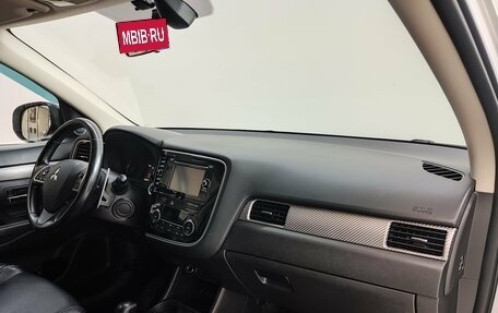 Mitsubishi Outlander III рестайлинг 3, 2013 год, 1 600 000 рублей, 20 фотография