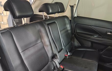 Mitsubishi Outlander III рестайлинг 3, 2013 год, 1 600 000 рублей, 24 фотография