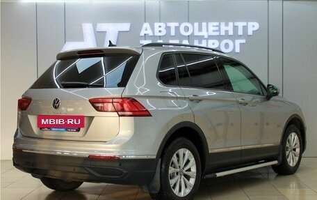 Volkswagen Tiguan II, 2021 год, 2 799 000 рублей, 5 фотография