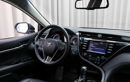 Toyota Camry, 2020 год, 3 270 000 рублей, 7 фотография