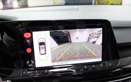 Volkswagen Golf VIII, 2022 год, 1 950 000 рублей, 13 фотография