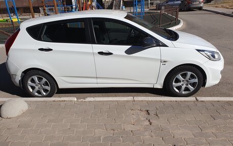 Hyundai Solaris II рестайлинг, 2014 год, 800 000 рублей, 1 фотография