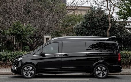 Mercedes-Benz V-Класс, 2023 год, 5 751 000 рублей, 4 фотография