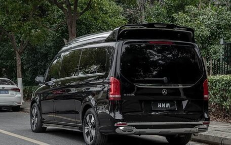 Mercedes-Benz V-Класс, 2023 год, 5 751 000 рублей, 3 фотография