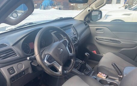 Mitsubishi L200 IV рестайлинг, 2017 год, 1 400 000 рублей, 6 фотография