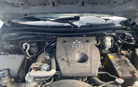 Mitsubishi L200 IV рестайлинг, 2017 год, 1 400 000 рублей, 8 фотография