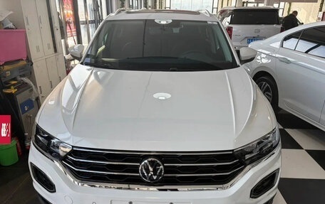 Volkswagen T-Roc I, 2022 год, 1 643 030 рублей, 2 фотография