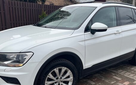 Volkswagen Tiguan II, 2017 год, 1 850 000 рублей, 2 фотография