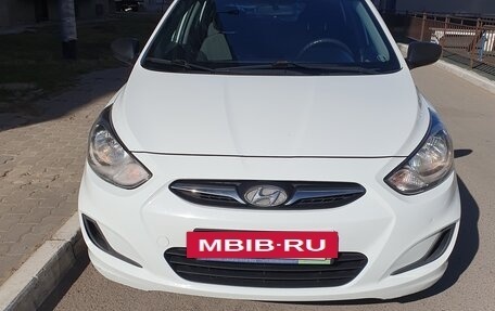 Hyundai Solaris II рестайлинг, 2014 год, 800 000 рублей, 2 фотография