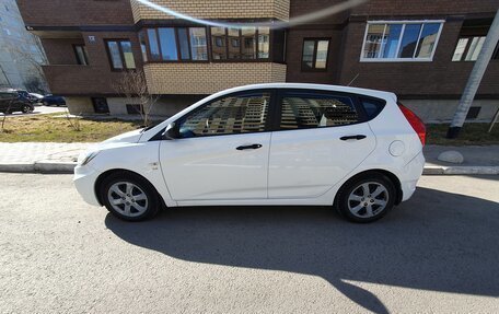 Hyundai Solaris II рестайлинг, 2014 год, 800 000 рублей, 3 фотография