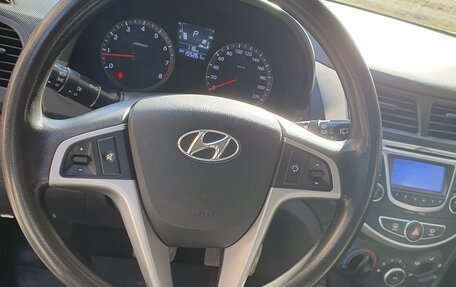 Hyundai Solaris II рестайлинг, 2014 год, 800 000 рублей, 5 фотография