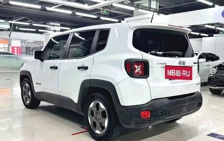Jeep Renegade I рестайлинг, 2019 год, 1 290 000 рублей, 6 фотография