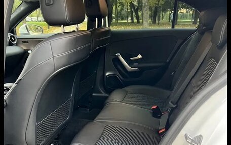 Mercedes-Benz A-Класс, 2019 год, 2 450 000 рублей, 10 фотография