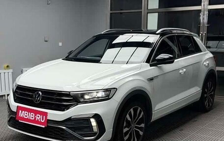 Volkswagen T-Roc I, 2023 год, 1 770 586 рублей, 2 фотография