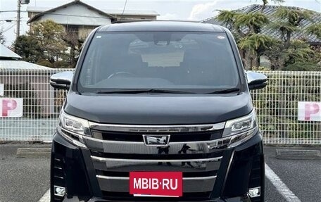 Toyota Noah III, 2021 год, 2 168 000 рублей, 2 фотография