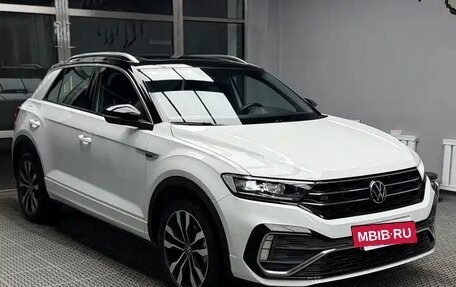 Volkswagen T-Roc I, 2023 год, 1 770 586 рублей, 3 фотография