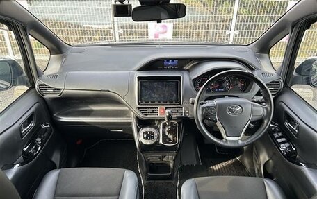 Toyota Noah III, 2021 год, 2 168 000 рублей, 10 фотография