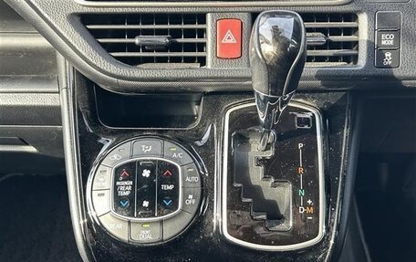 Toyota Noah III, 2021 год, 2 168 000 рублей, 14 фотография