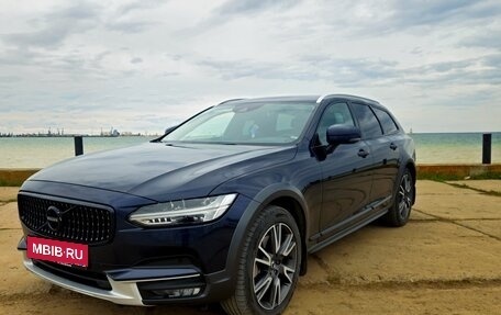 Volvo V90 Cross Country I рестайлинг, 2019 год, 3 250 000 рублей, 1 фотография