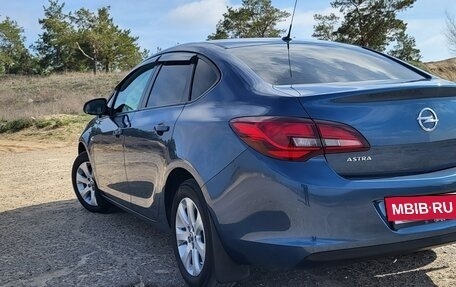 Opel Astra J, 2014 год, 945 000 рублей, 2 фотография
