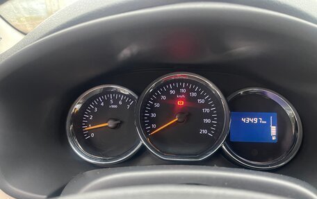 Renault Logan II, 2014 год, 880 000 рублей, 6 фотография