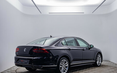 Volkswagen Passat B8 рестайлинг, 2018 год, 2 590 000 рублей, 5 фотография