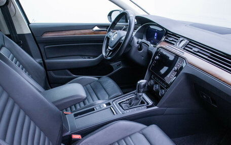 Volkswagen Passat B8 рестайлинг, 2018 год, 2 590 000 рублей, 9 фотография