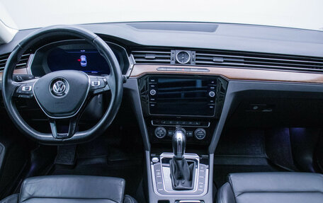 Volkswagen Passat B8 рестайлинг, 2018 год, 2 590 000 рублей, 13 фотография