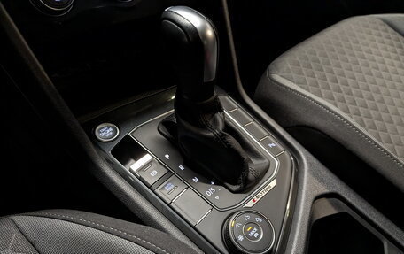 Volkswagen Tiguan II, 2020 год, 2 850 000 рублей, 28 фотография