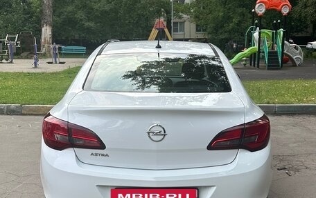 Opel Astra J, 2013 год, 950 000 рублей, 3 фотография