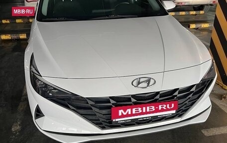 Hyundai Elantra, 2021 год, 1 800 000 рублей, 2 фотография