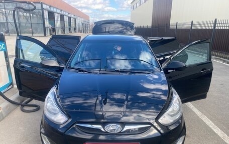 Hyundai Solaris II рестайлинг, 2013 год, 750 000 рублей, 1 фотография