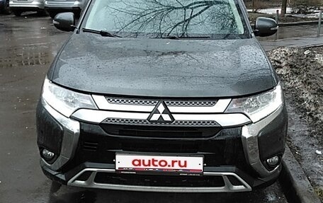 Mitsubishi Outlander III рестайлинг 3, 2019 год, 2 200 000 рублей, 1 фотография