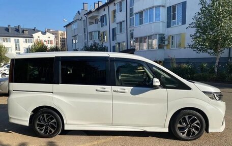 Honda Stepwgn IV, 2021 год, 2 152 000 рублей, 5 фотография