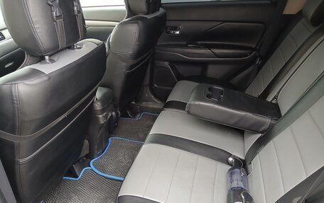 Mitsubishi Outlander III рестайлинг 3, 2013 год, 1 400 000 рублей, 10 фотография