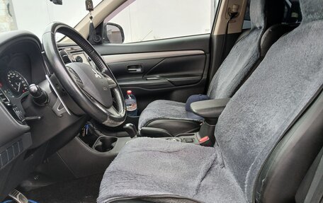 Mitsubishi Outlander III рестайлинг 3, 2013 год, 1 400 000 рублей, 12 фотография